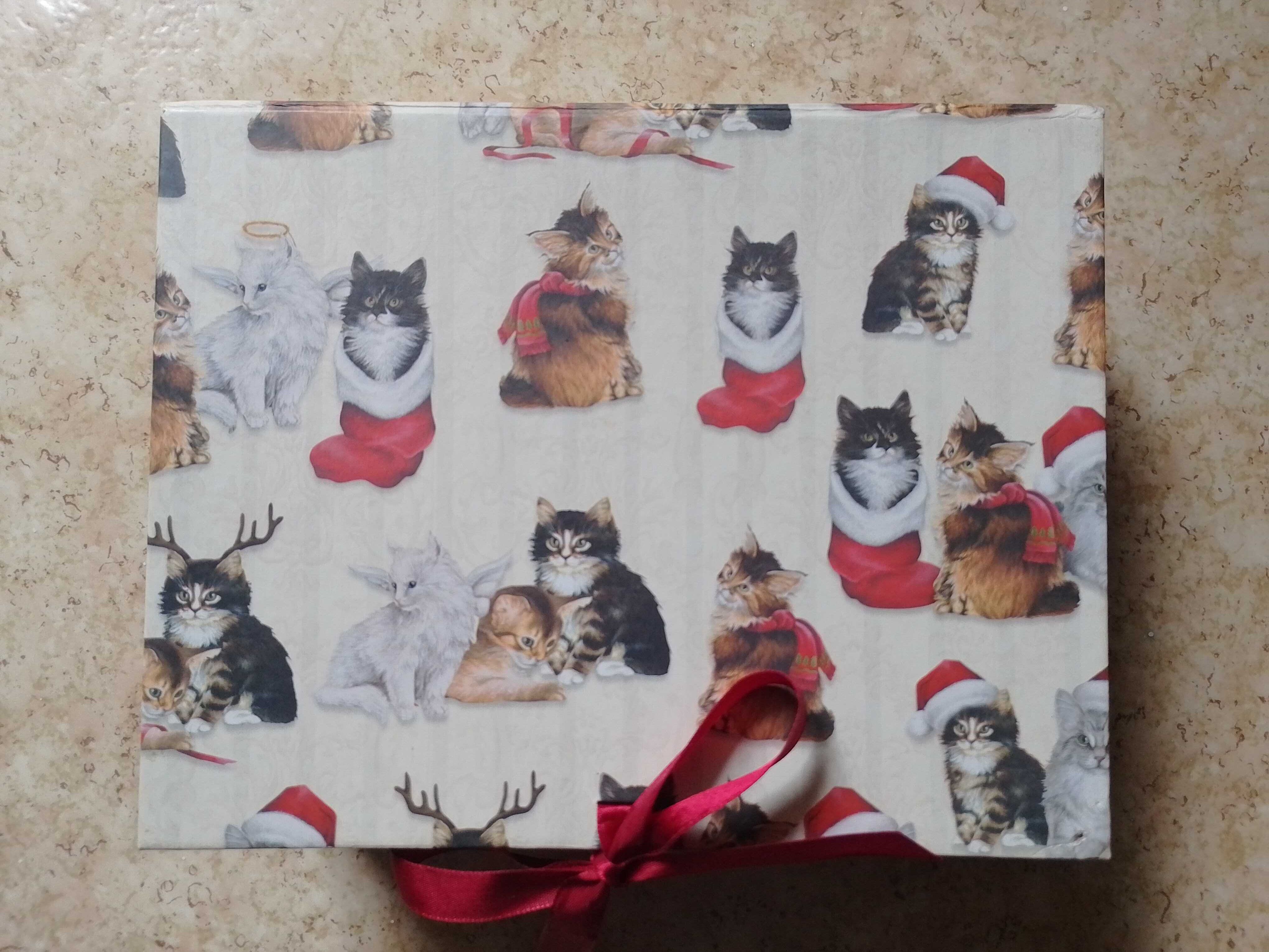 Новая картонная коробка с котятами для подарков или хранения Новый год