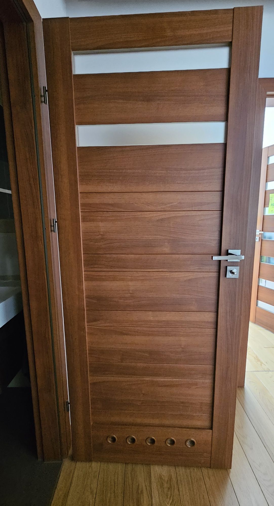 Drzwi wewnętrzne łazienkowe orzech 80cm prawe