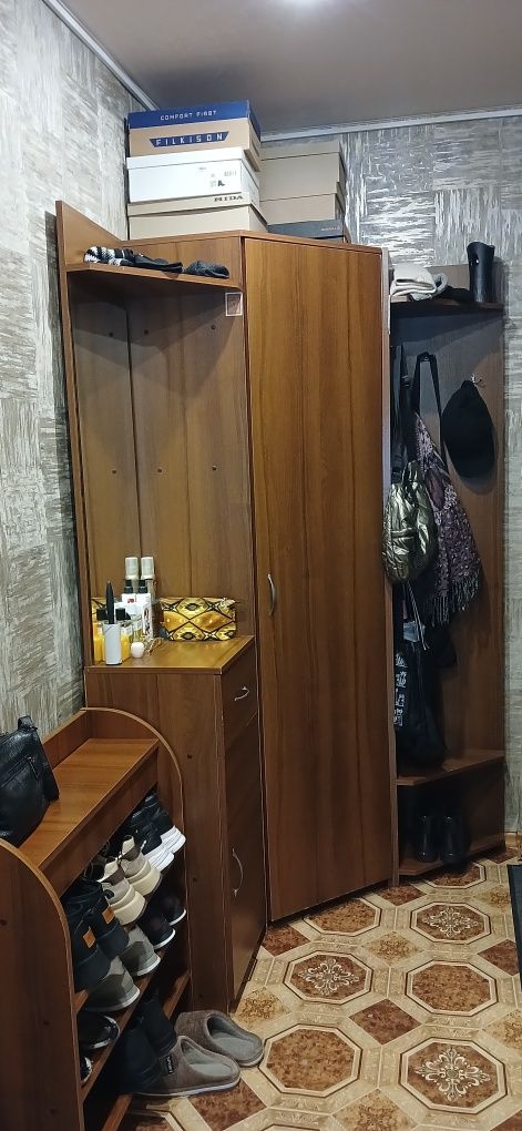 Продам прихожую угловую