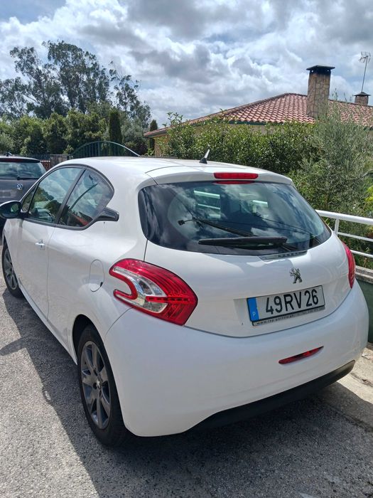 Peugeot 208 Diesel 1.6 e-HDI Allure 03/2013
