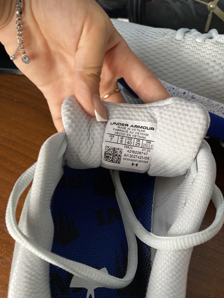 Кроссовки UNDER ARMOUR ОРИГИНАЛ!! (обули один раз)