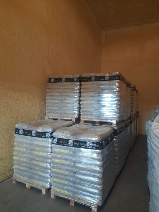 Pellet  drzewny  sosnowy jasny A1  premium worki 15 kg detal , hurt.