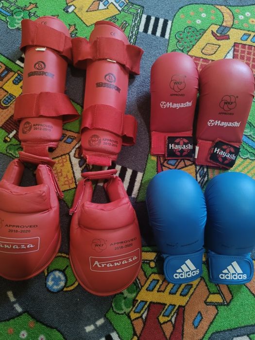 Рукавиці і фути для карате