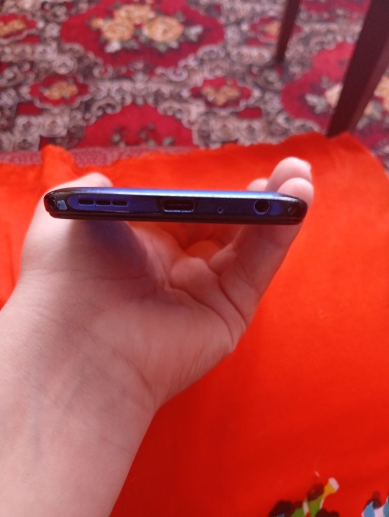 Продам телефон ZTE Blade v30 Vita в непоганому стані всі деталь в опис