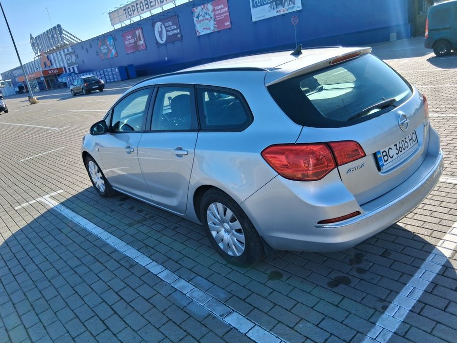 Продам опель астра J 2013 року випуску рестаїл