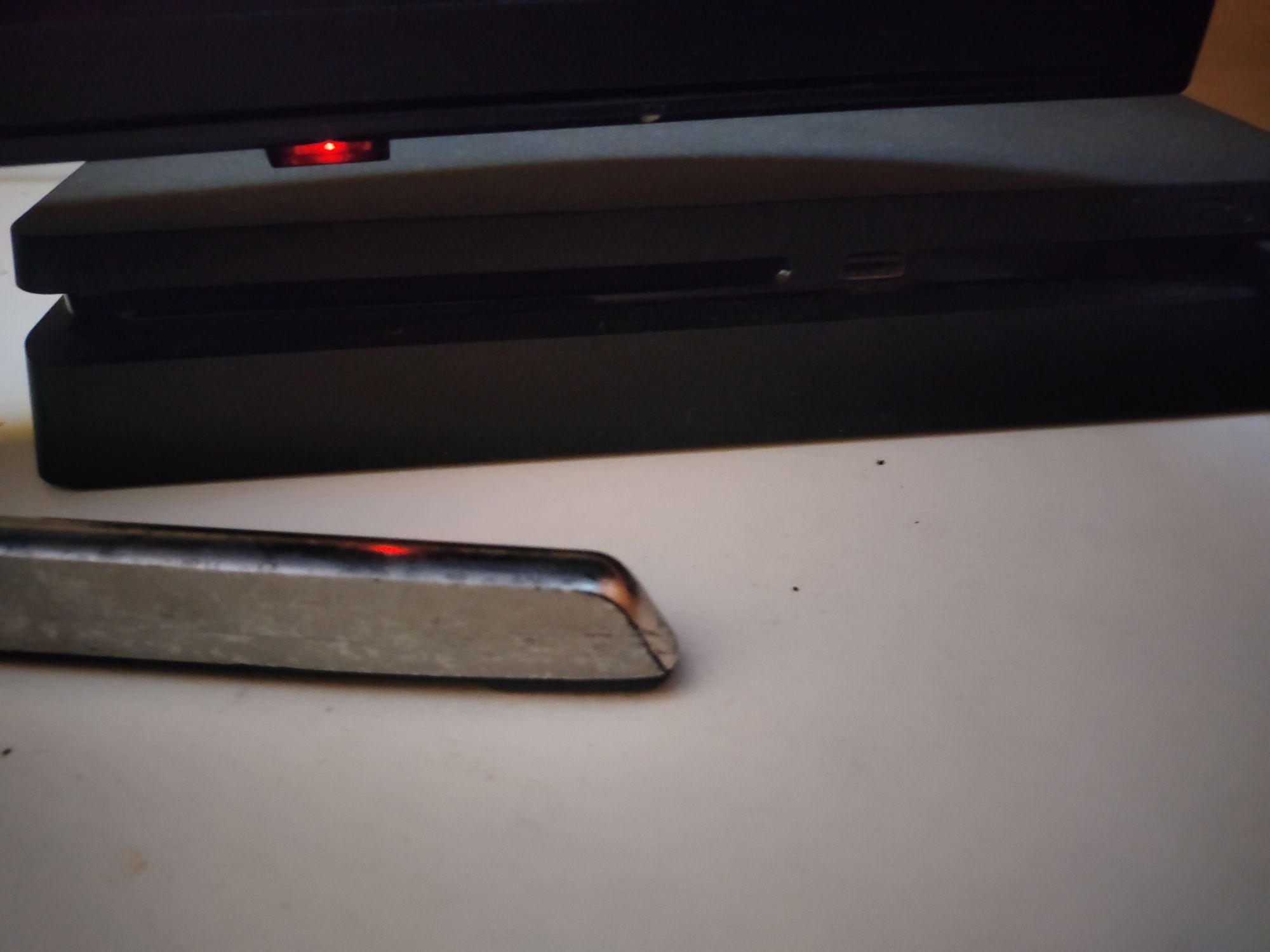 Vendo PS4 Slim 1 tbm como nova