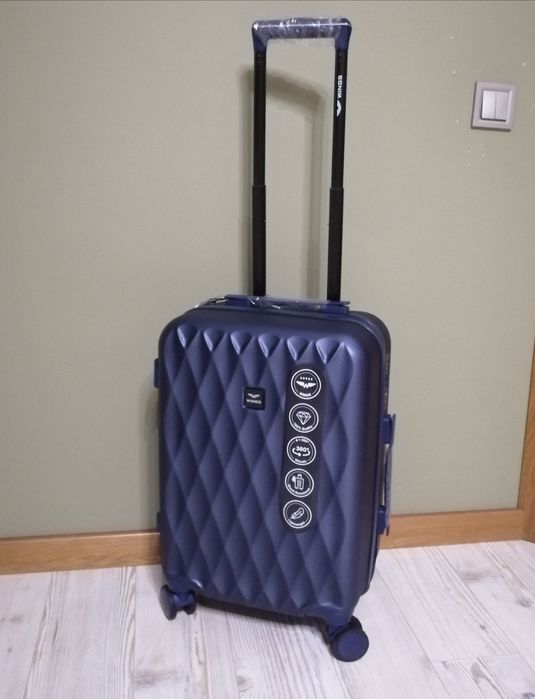 Валіза Чемодан Wings  на 4 колесах полікарбонова