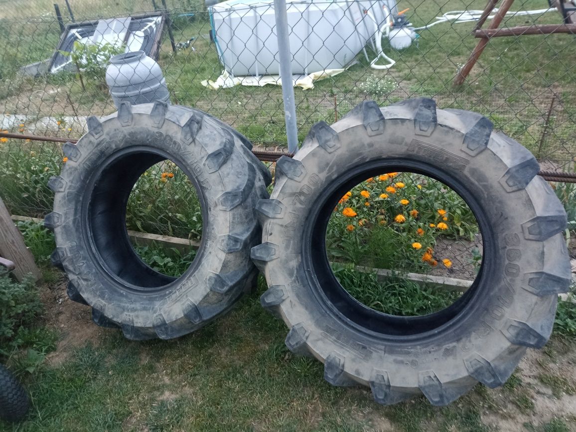 Opony 360/70/R24