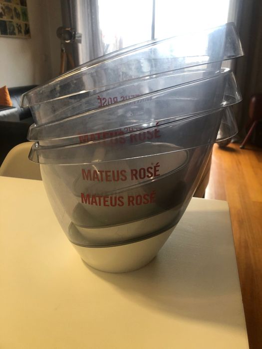 Frapes em plastico e inox e shakers e balde gelo