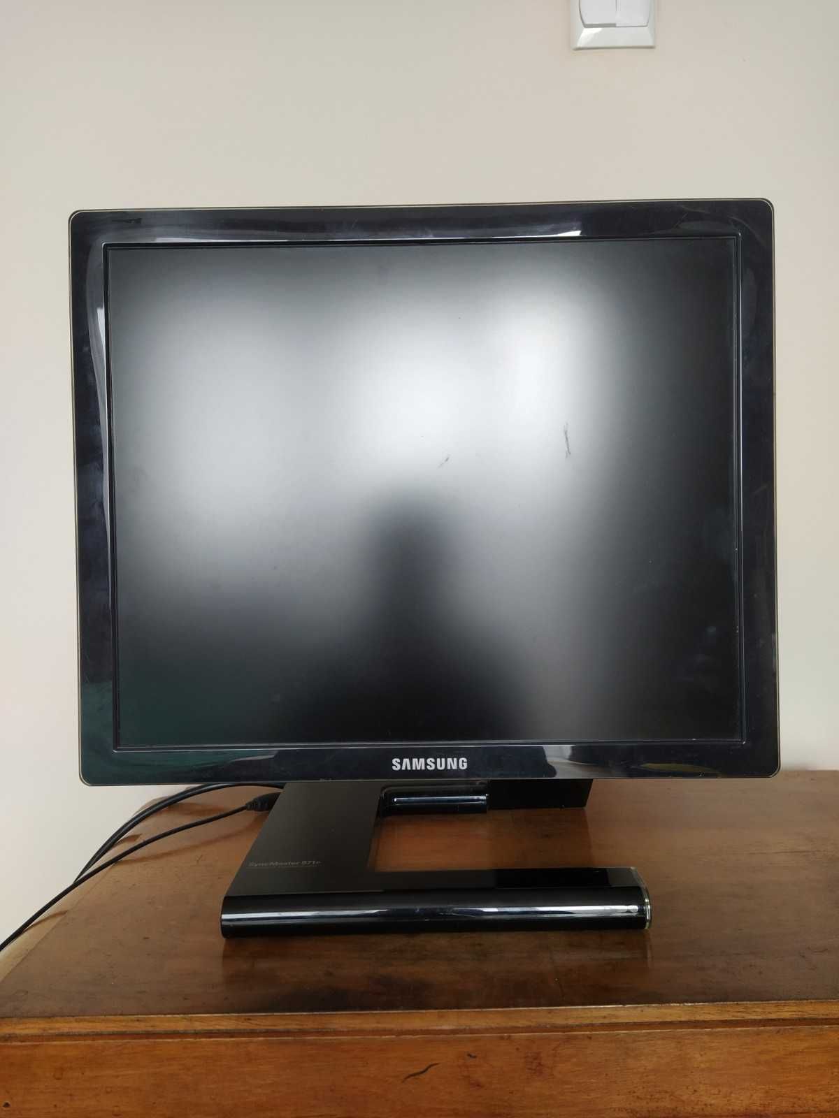 Monitor SAMSUNG SyncMaster 971p  19 cali Pivot 2 USB 2.0 DVI SPRAWNY
