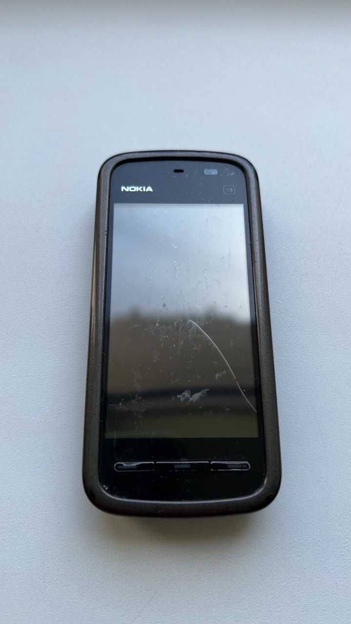 Мобільний телефон Nokia 5228