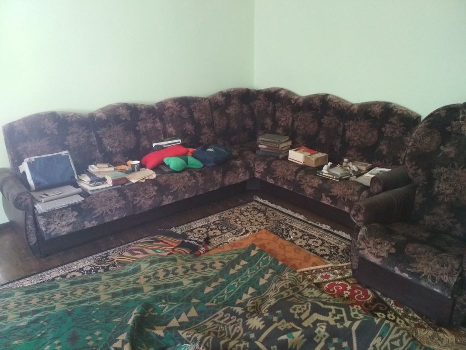 Крісла у вітальню