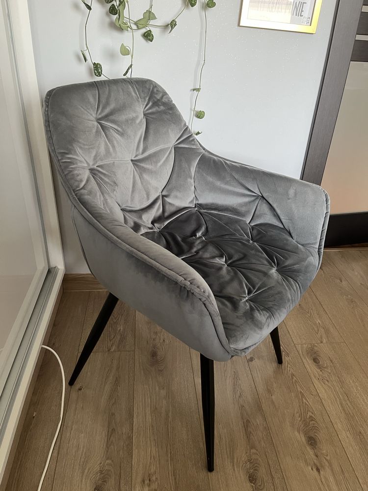 Krzesło tapicerowane pikowane szare