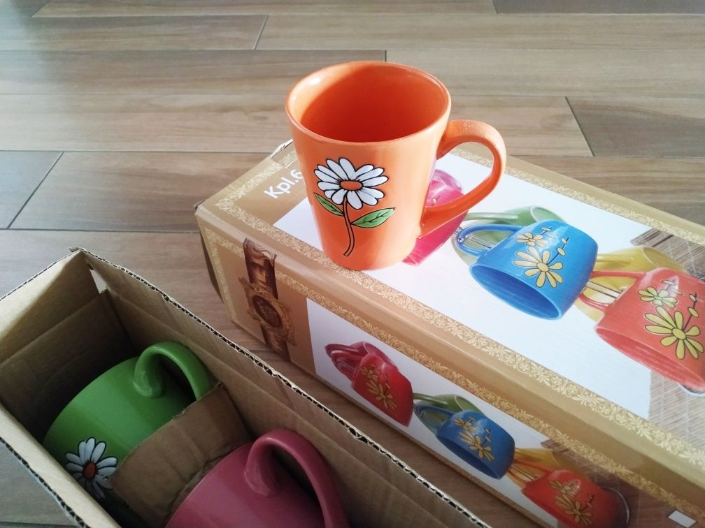 NOWY zestaw 6 kubków na stojaku