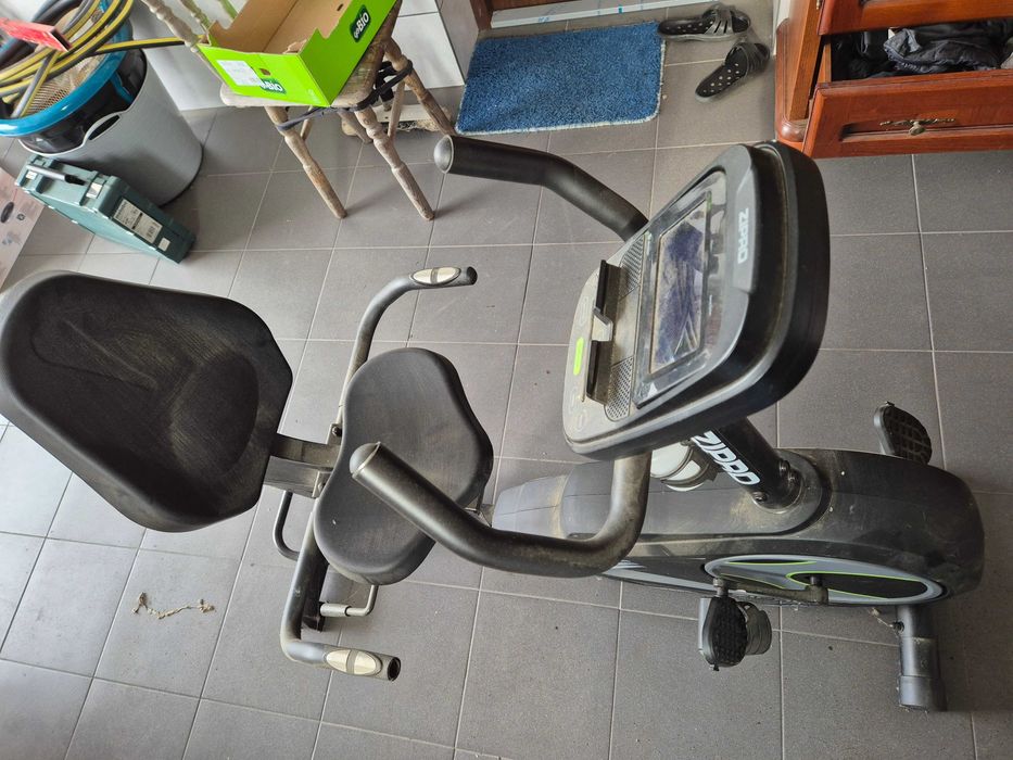Rower stacjonarny poziomy