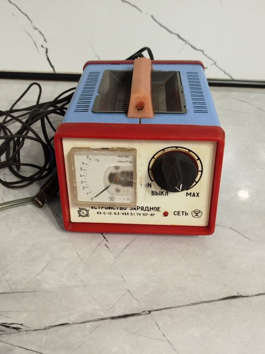 Зарядний пристрій ,зарядное устройство