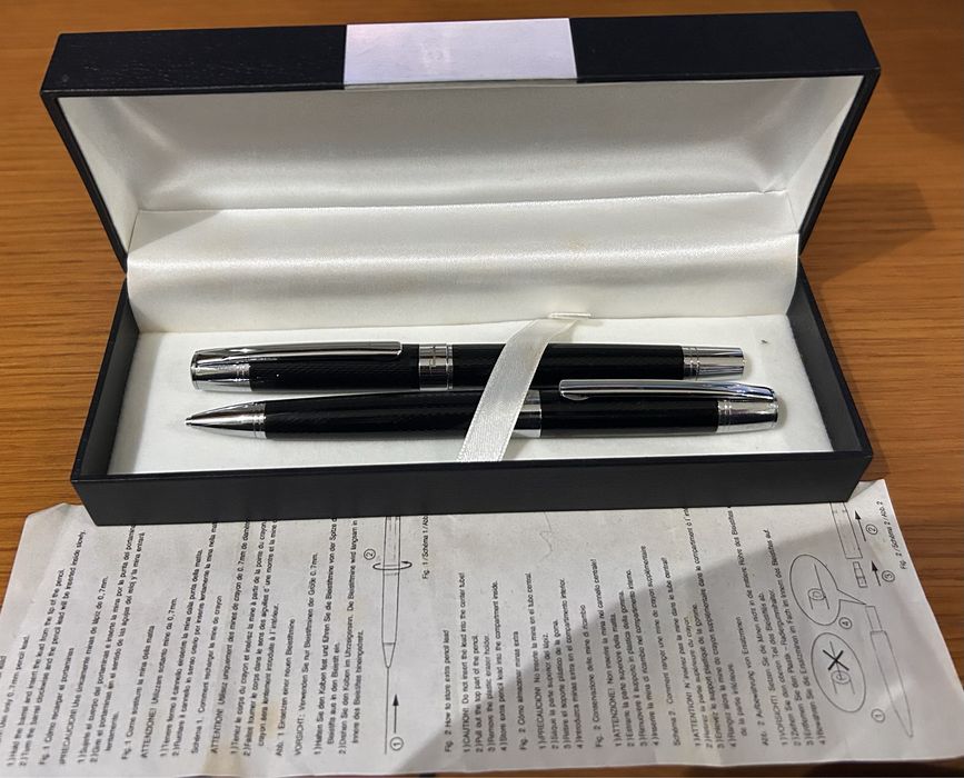 Canetas diversas novas