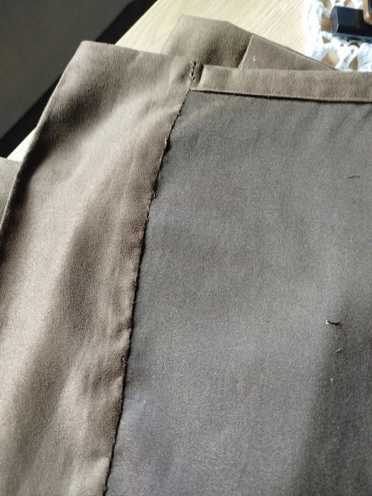 Dwie zasłony zaciemniające ciemna czekolada 230*245 na przelotkach