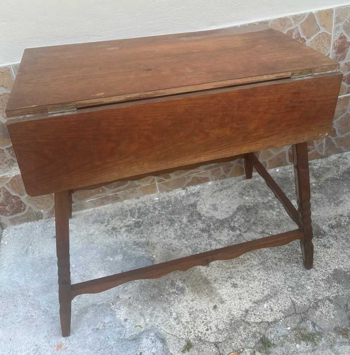 Mesa rustica antiga, com abas rebativeis