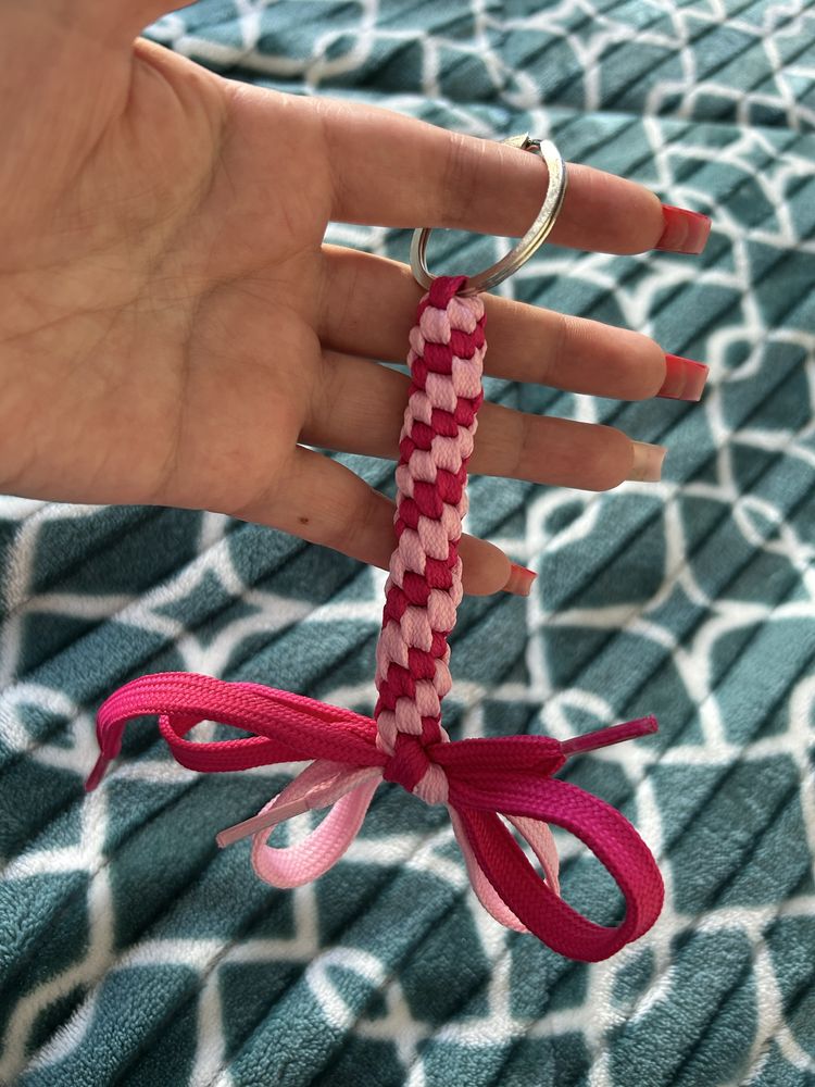 Porta chaves em rosa choque e rosa claro