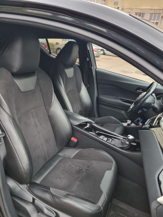 Toyota C-HR 2019 гибрид