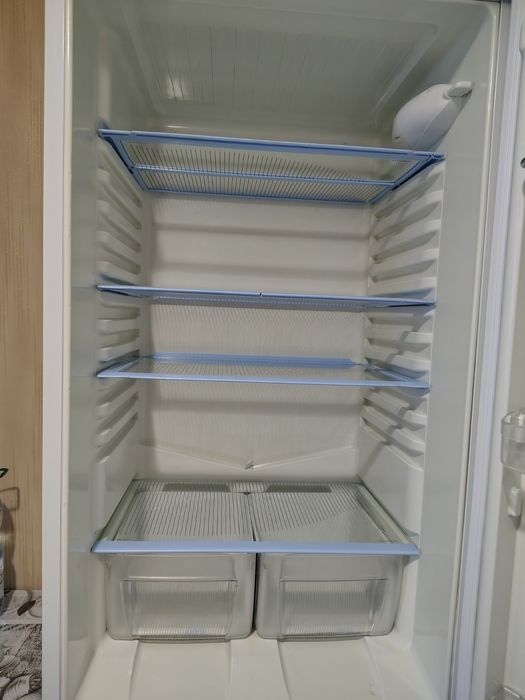 Холодильник Indesit