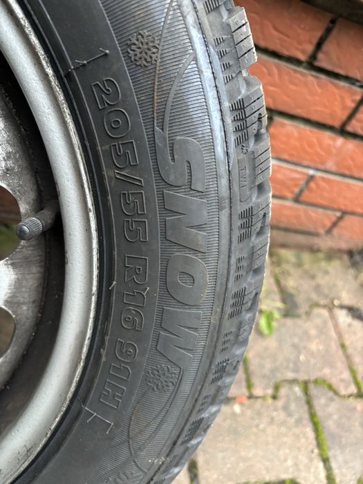 Opony zimowe NOWE Kormoran 205/55R16  z felgami 5x112