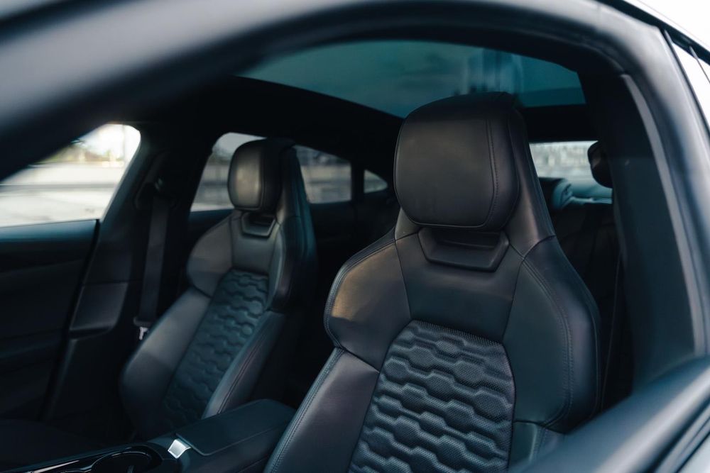 Wynajem Audi e-Tron GT Quattro EV bez kaucji wypożyczalnia samochodów