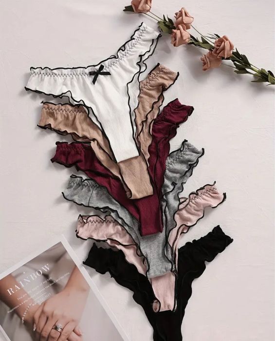 Приємні жіночі трусики