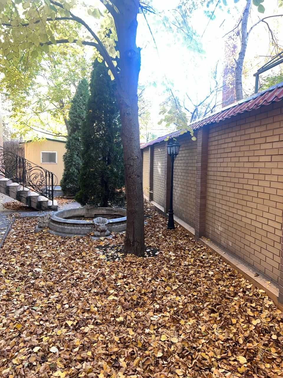 ТрёхЭтажный дом на Каманина Аркадия 900м.кв. участок 10 соток