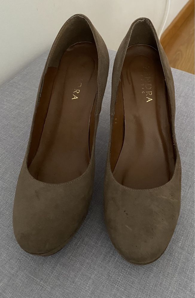 Sapatos de camurça toupeira