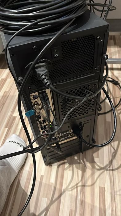 Komputer stacjonarny czarna skrzynka