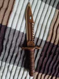 Іграшковий дерев'яний ніж
