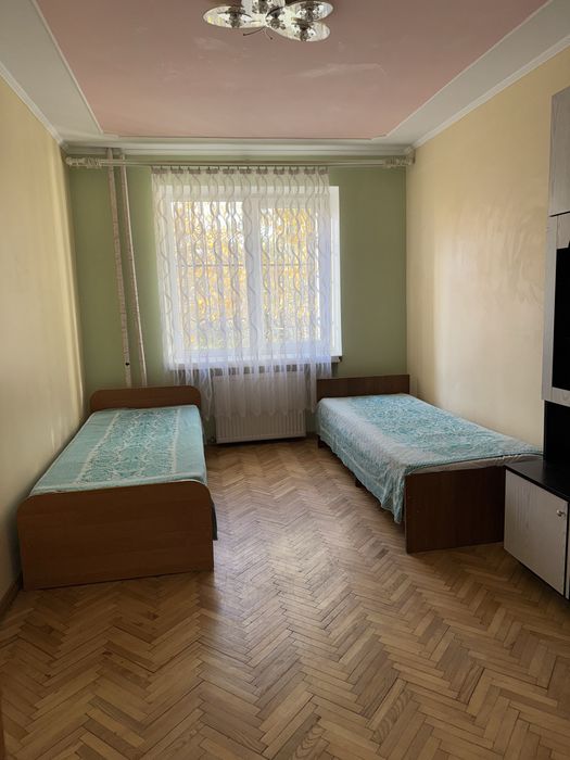 Здається 3 к квартира по Вул. Золотогірська