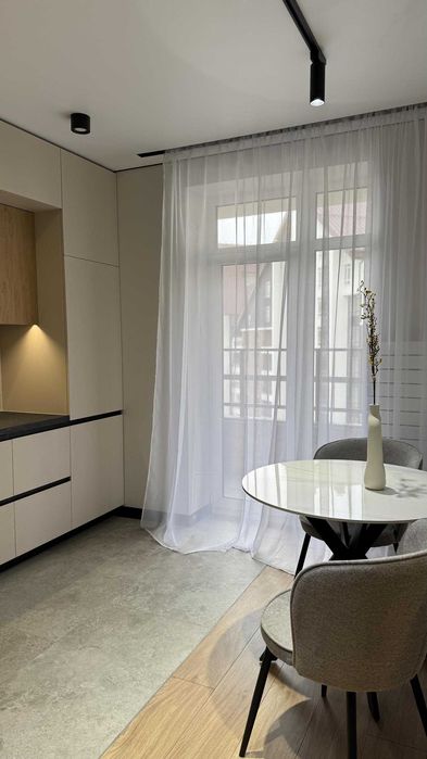 БЕЗ КОМІСІЇ! однокімнатна ВЕЛИКА квартира біля НАБЕРЕЖНОЇ