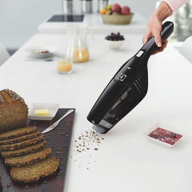 Акумуляторний пилосос ELECTROLUX EERC70EB