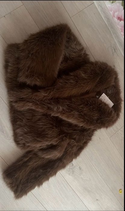Коричнева шубка на штучному хутрі