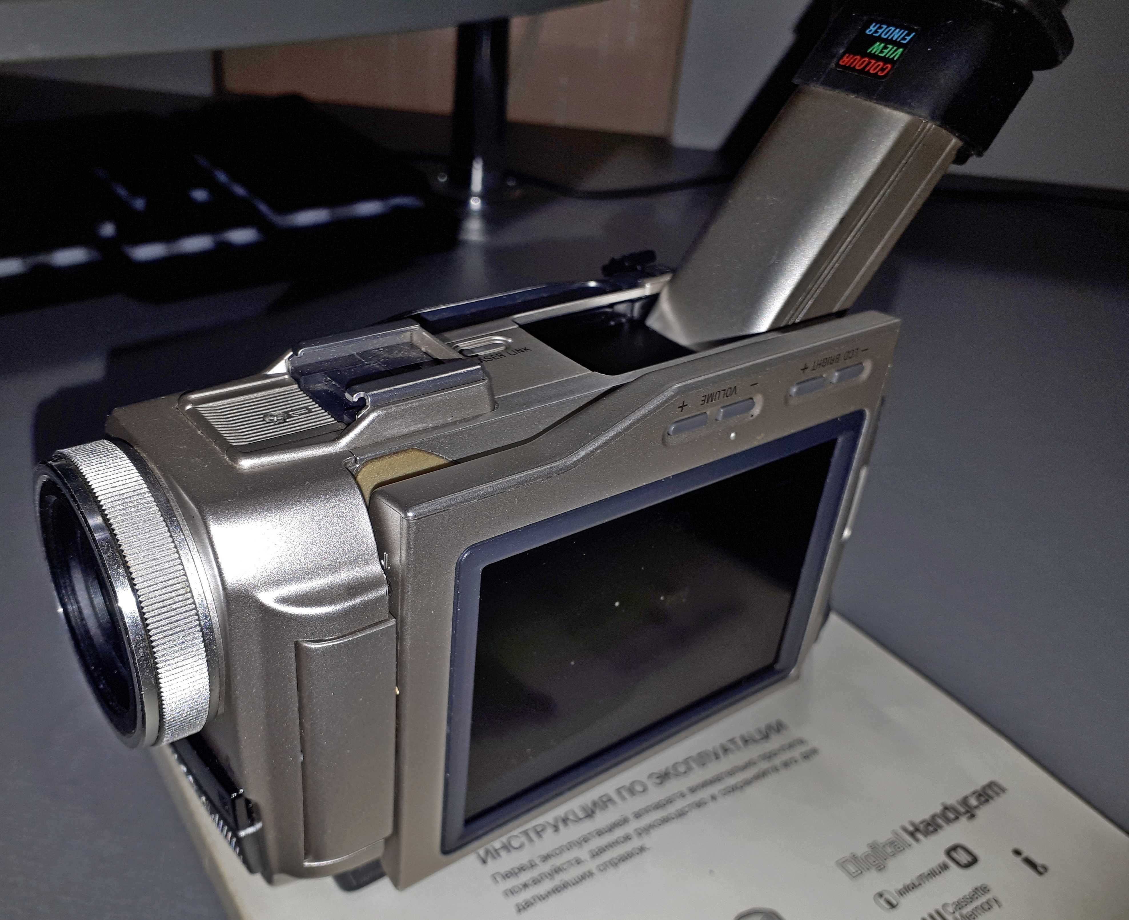 SONY DCR-TRV8E цифрова Mini-DV відеокамера в ідеальному стані