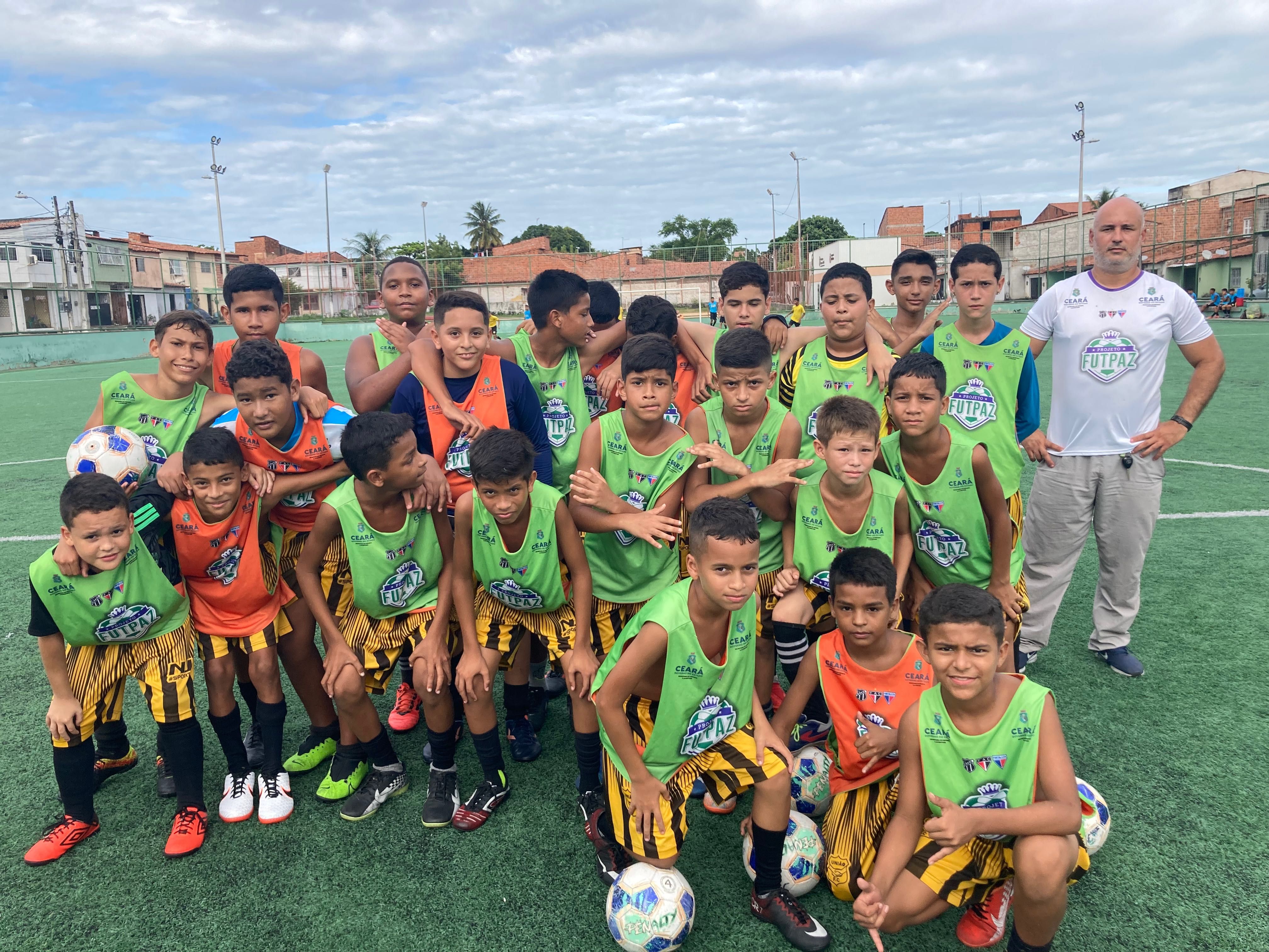 TREINADOR DE FUTEBOL DO BRASIL. E PROFESSOR DE EDUCAÇÃO FÍSICA