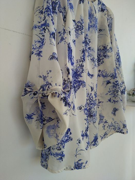 Blusa floral romântica, elegante e fluída - Boulevard - Tamanho S