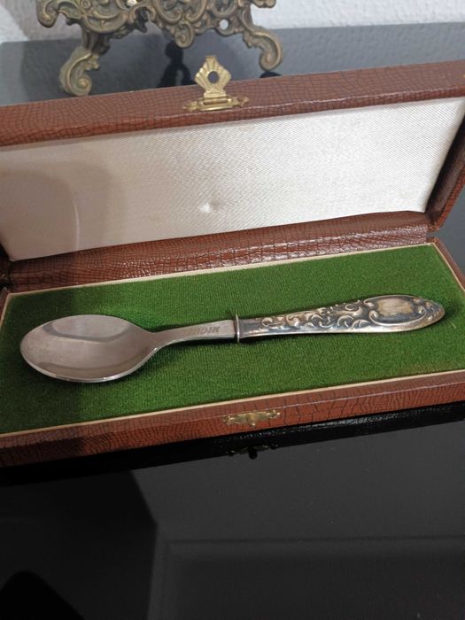 Estojos com peças em prata