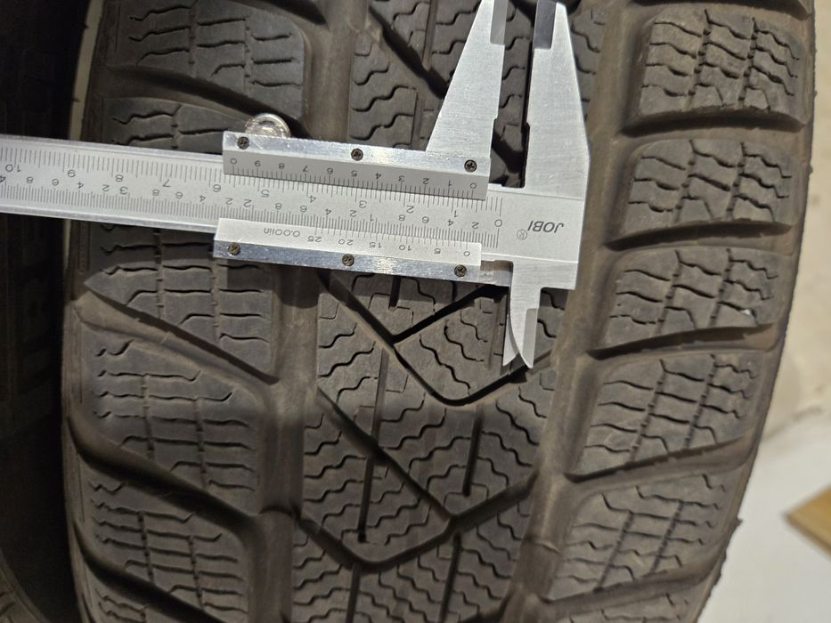 opony zimowe Pirelli Sottozero 3 Winter 205/60 R 16 H prod. 2023r