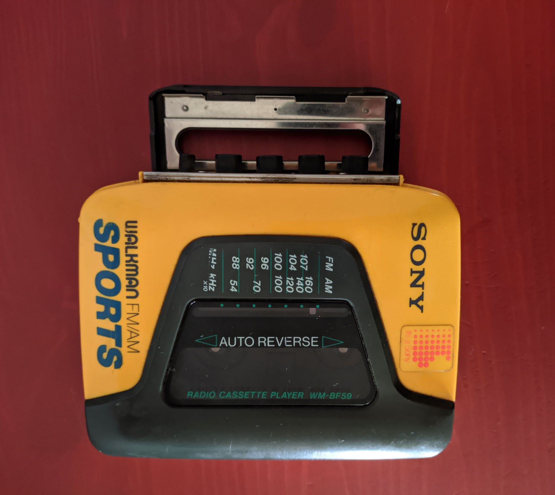Vintage Sony Sports walkman radio cassette tape player WM-BF59