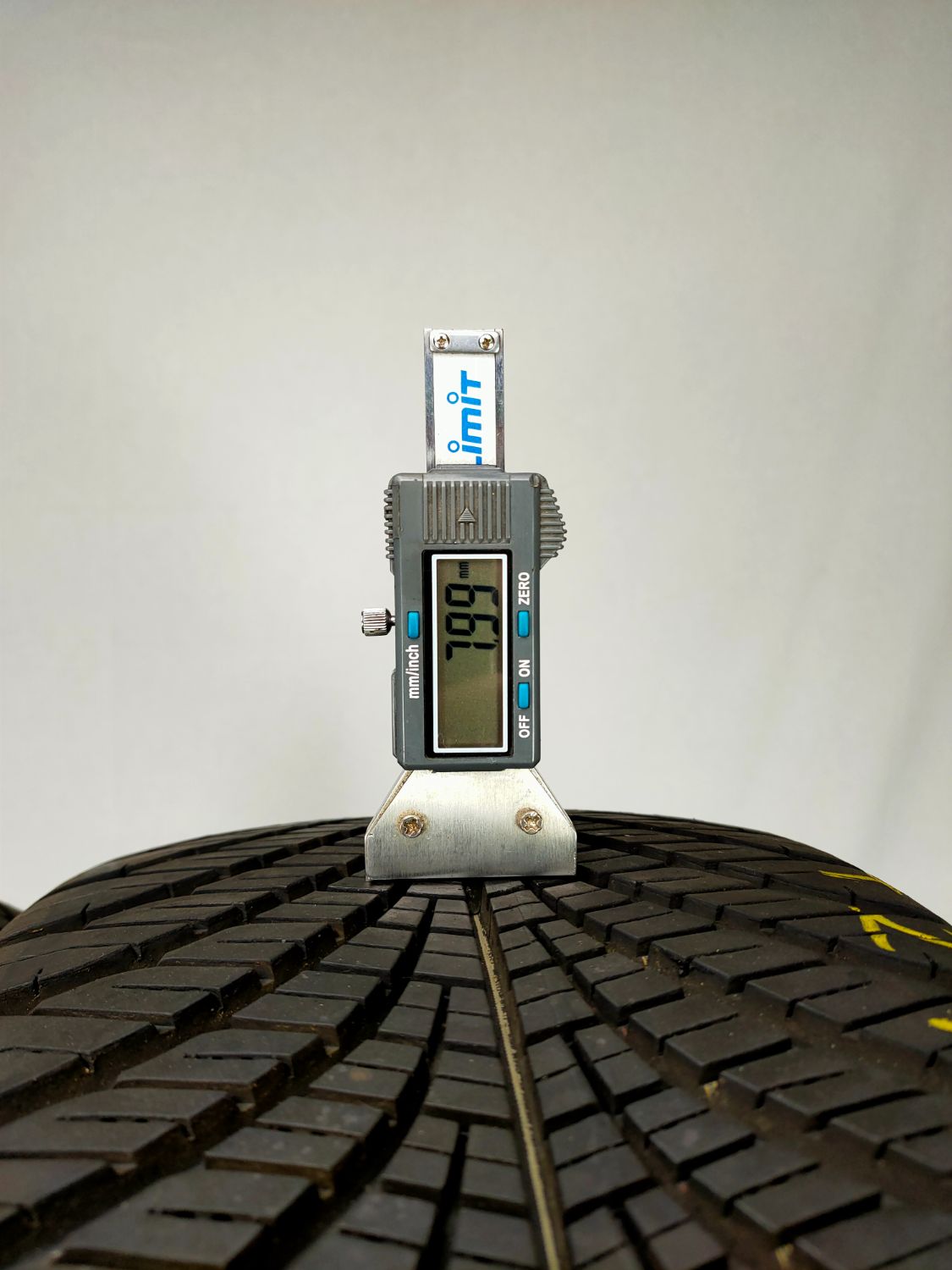 Opony 235/45R19 całoroczne 235/45/19 GOODYEAR (4x4/SUV) OO14362