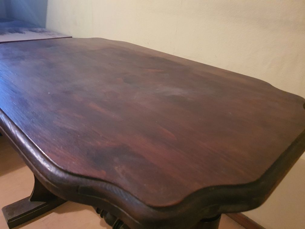 Drewniany stolik, stół, może być pod telewizor.
