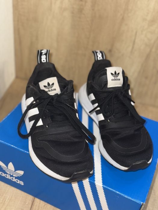 Кросівки Adidas оригінальні