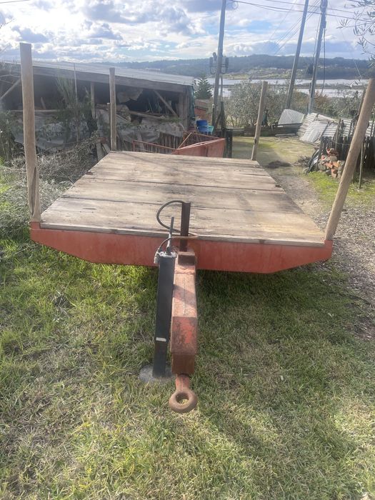 Reboque trator não matriculado