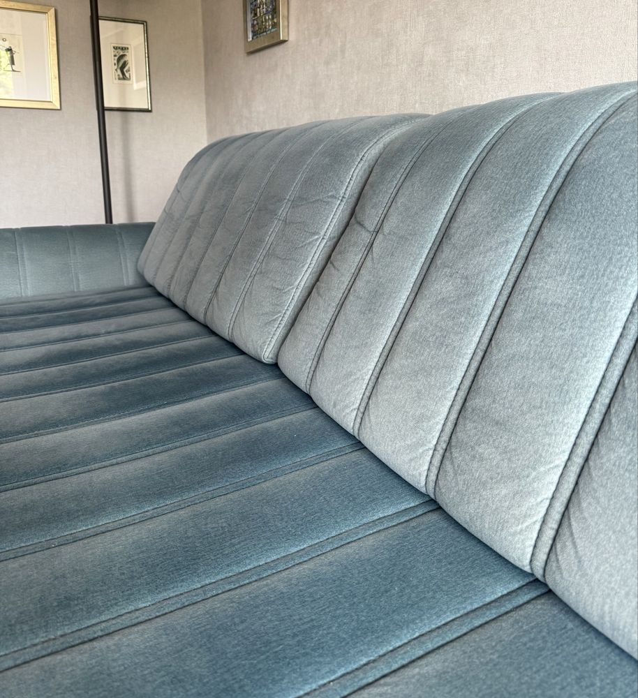 Sofa rozkladana Agata Meble błękitna welur