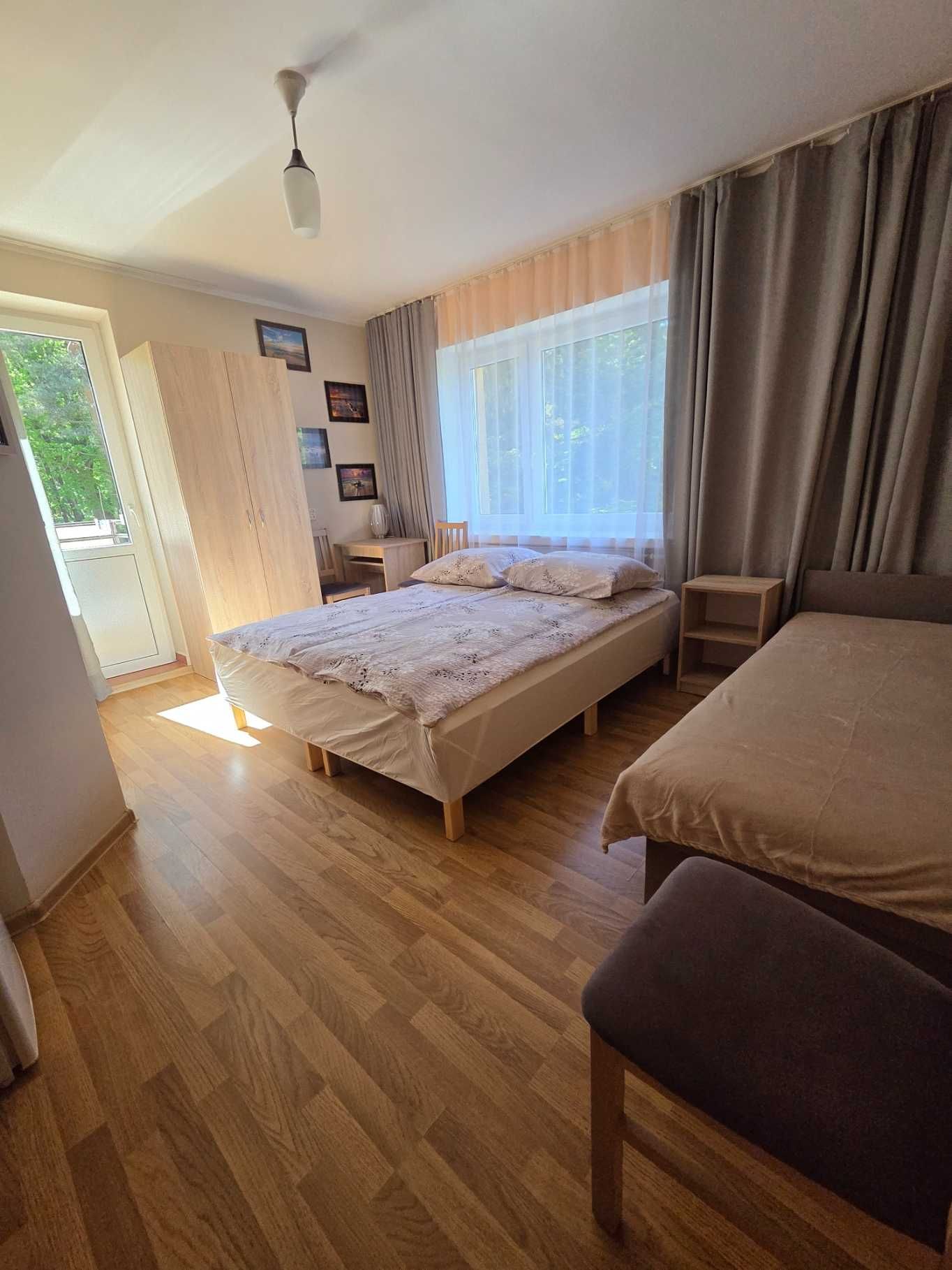 Pokoje z łazienkami i balkonami blisko PKP i plaży Władysławowo
