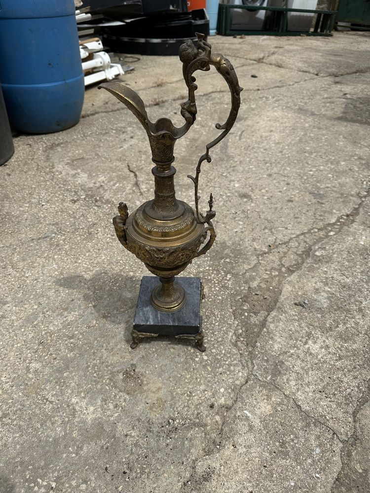 Par de anforas  em latão e marmore